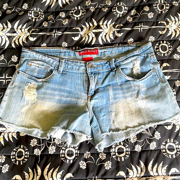 Red Rivet Pants - Red Rivet Distressed Denim Cut-Off Jean Shorts Size 9